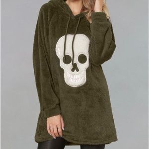 NWT soft oversized hoodie with skull